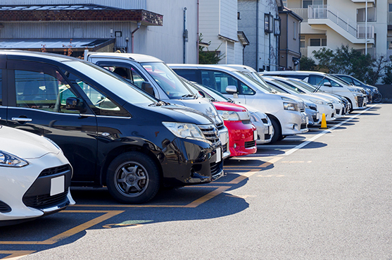 100坪の土地を利用した駐車場